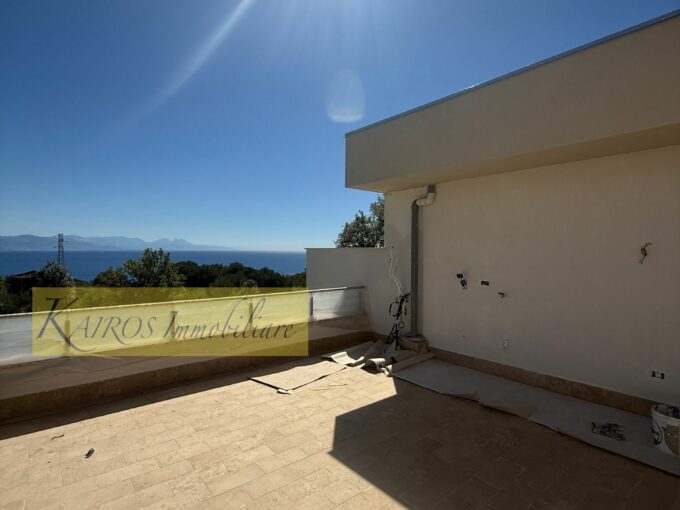 Scario – Parco La Pietra soluzione semi-indipendente con terrazzo con vista mare e terreno di pertinenza