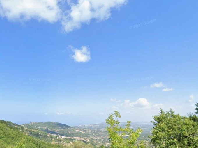 Ogliastro Cilento – Terreno di circa 16.000 mq, con un  fabbricato più un rudere